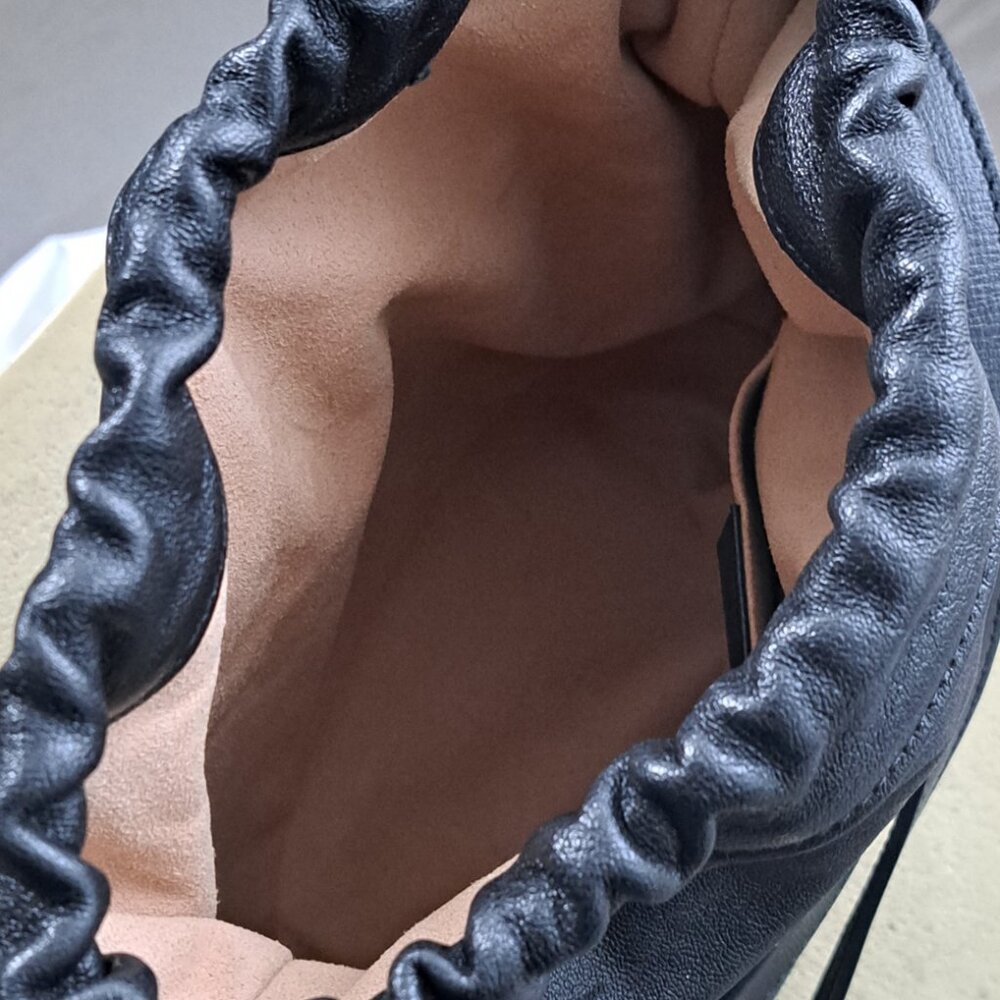 Gucci Black Beige Calfskin Horsebit 1955 Drawstring Bucket Bag - Picture 2 of 5
